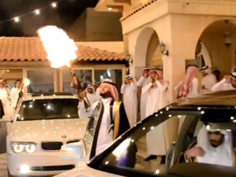 بالفيديو: دبكة في حفل زفاف سعودي!